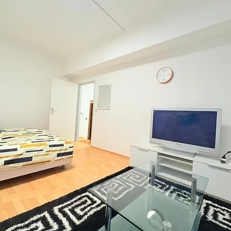 Beenie 19 فندق مبيت وإفطار لينتز