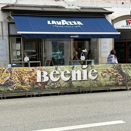 Bed & Breakfast Beenie 19